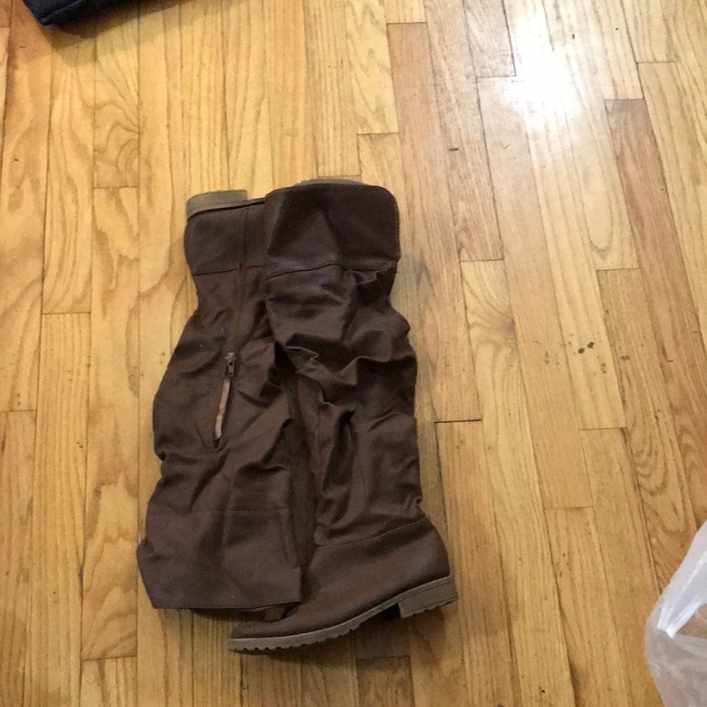 Must have brown boots size 6 1/2